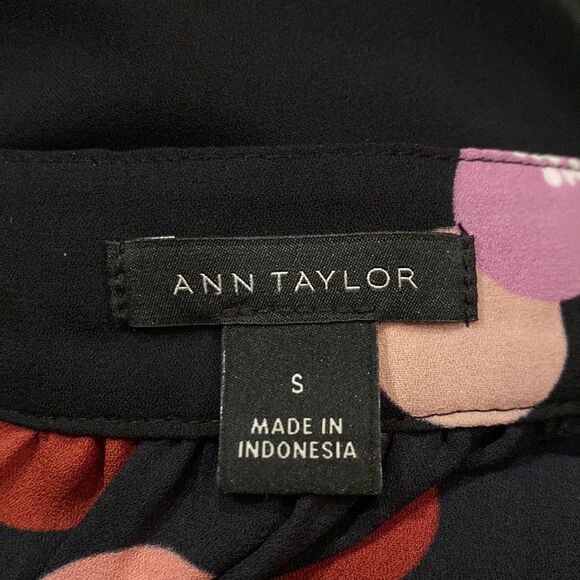 Z Ann Taylor Women’s Small Blouse Floral Long Sleeve Neck Clasp Slit Cuff Ties - Picture 7 of 8